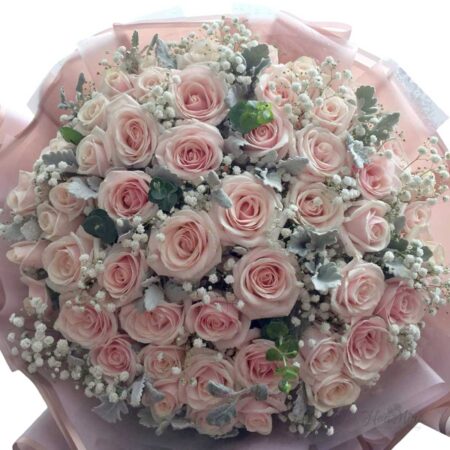 Bó hoa hồng kem dâu và baby – Nét dịu dàng tinh tế cho những khoảnh khắc đặc biệt